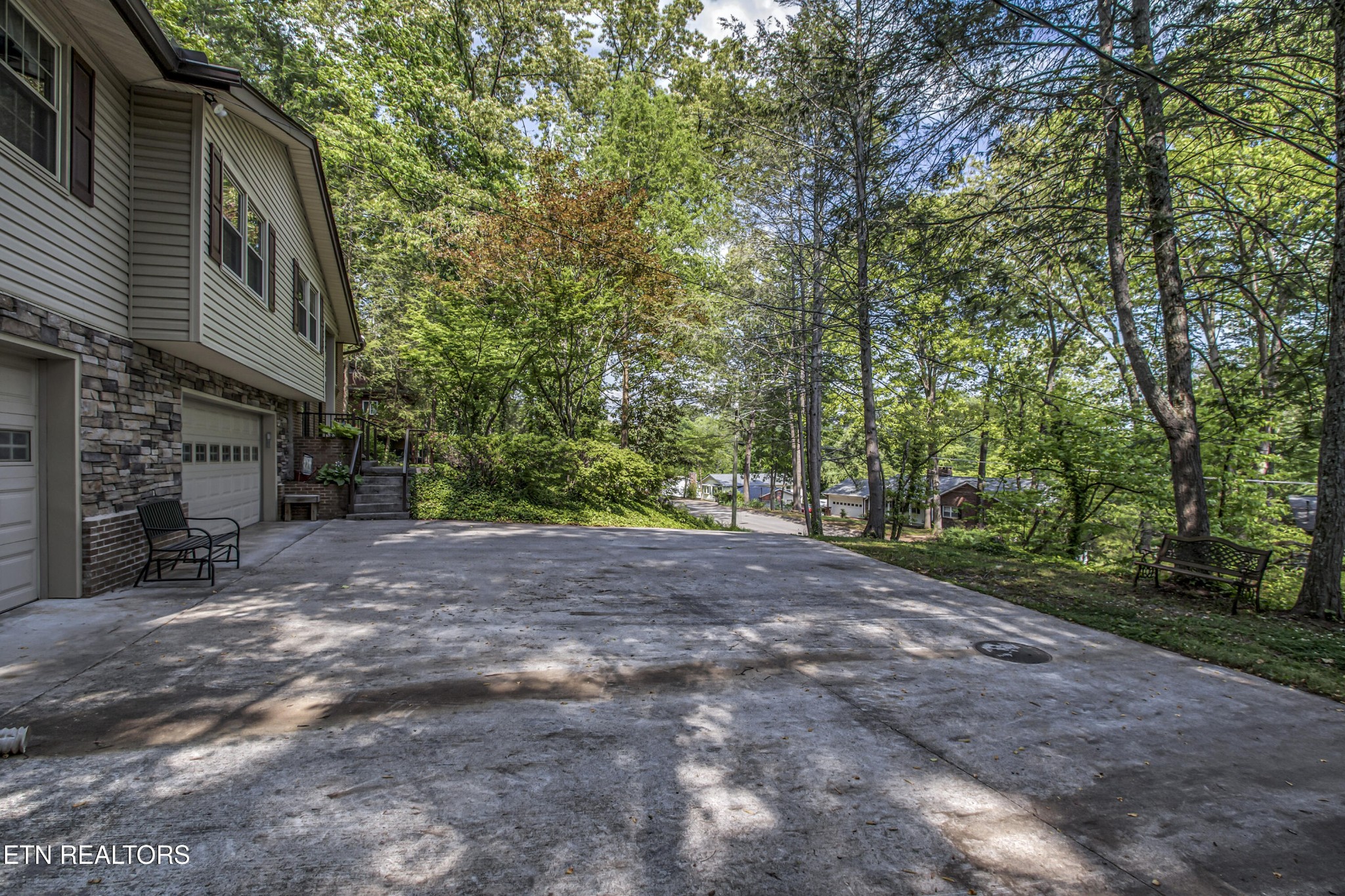 116 Mohawk Road Oak Ridge, TN 37830 - Photo 58 of 60 a view of a house with a tree