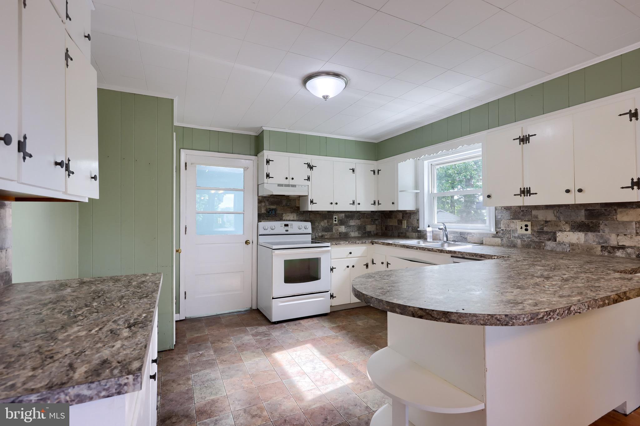 864 Kimmerlings Road Lebanon, PA 17046 - Photo 17 of 40 Kitchen