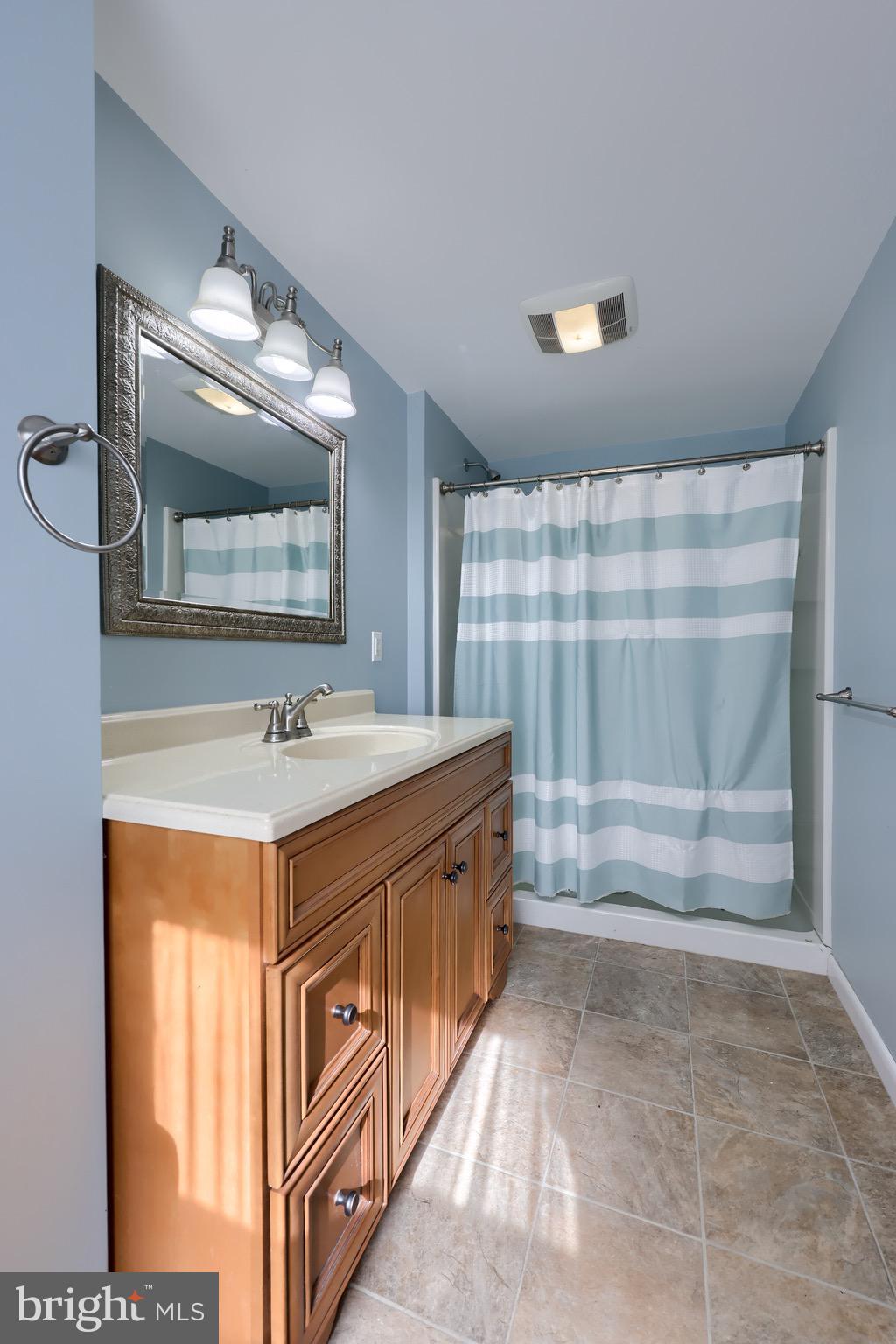 864 Kimmerlings Road Lebanon, PA 17046 - Photo 24 of 40 Primary bath