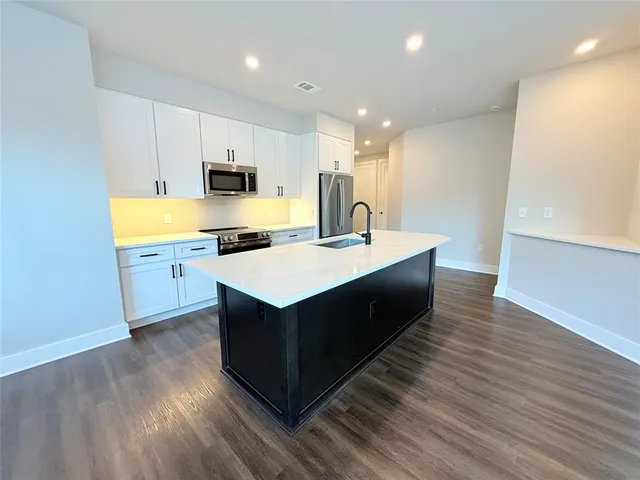 $4,701 | 3255 Carlisle Street, Unit 1507, Dallas, TX 75204