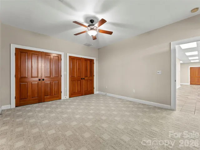 a view of entryway with outdoor space