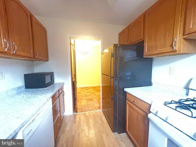 $1,900 | 125 Talbott Street, Unit 125, Rockville, MD 20852