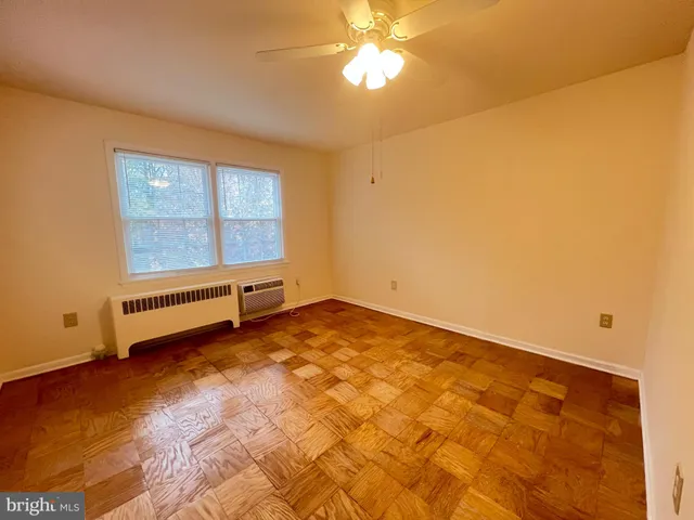 $1,900 | 125 Talbott Street, Unit 125, Rockville, MD 20852