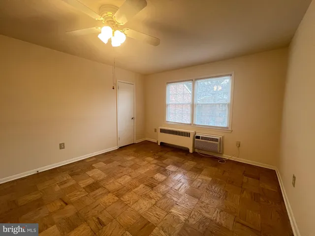 $1,900 | 125 Talbott Street, Unit 125, Rockville, MD 20852