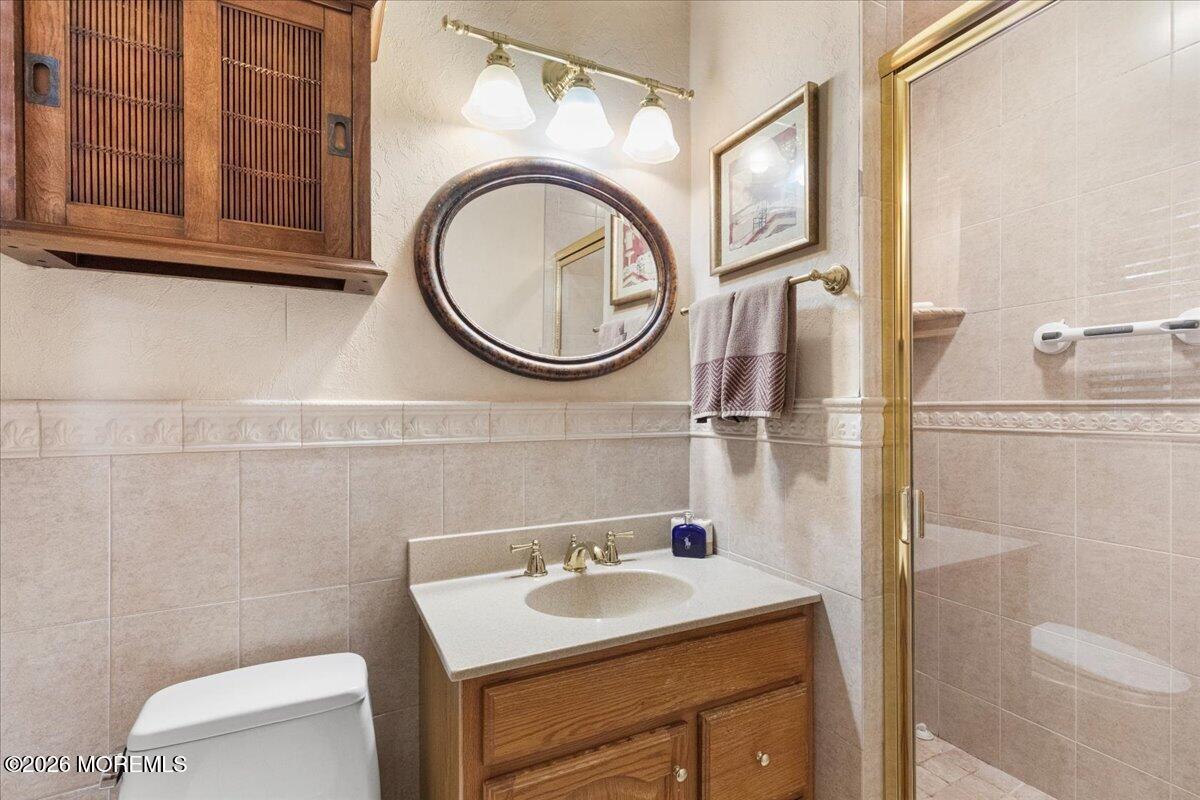 204 Dutch Lane Road Freehold, NJ 07728 - Photo 17 of 28 17-Primary Bathroom