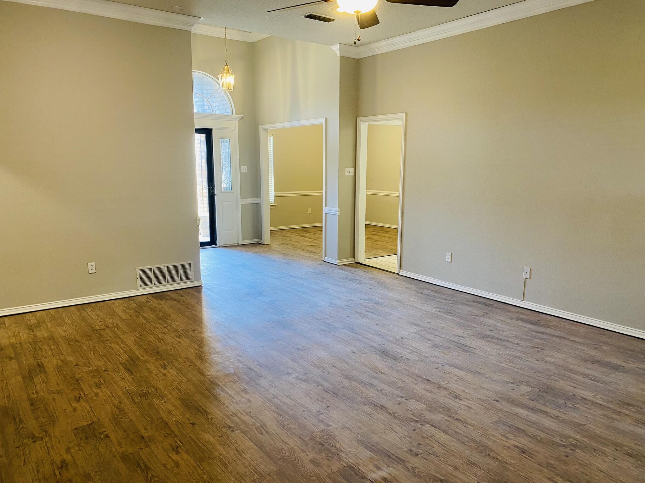 6022 78th Street Lubbock, TX 79424 - Photo 2 of 27 IMG_2884