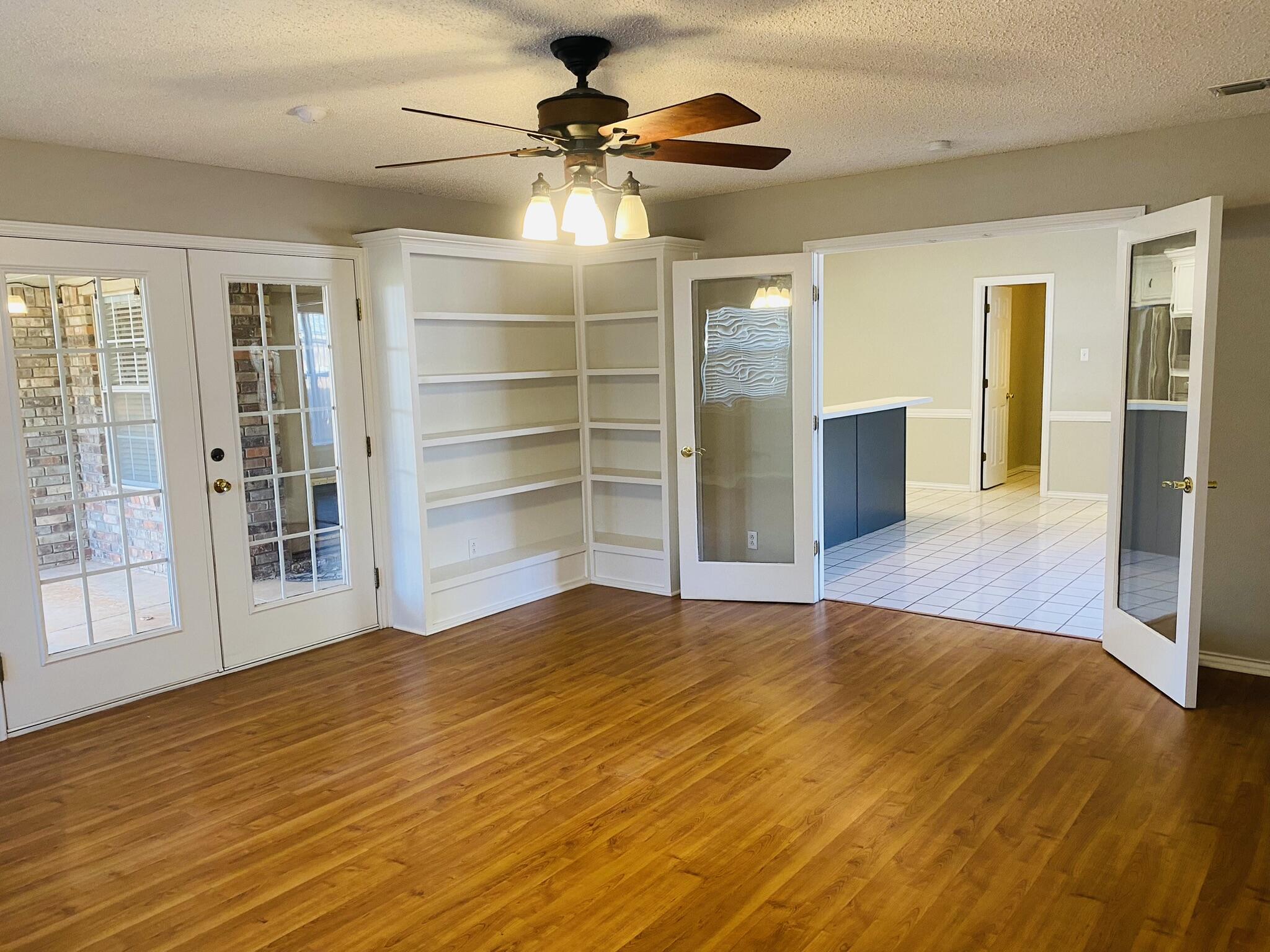 6022 78th Street Lubbock, TX 79424 - Photo 7 of 27 IMG_2889