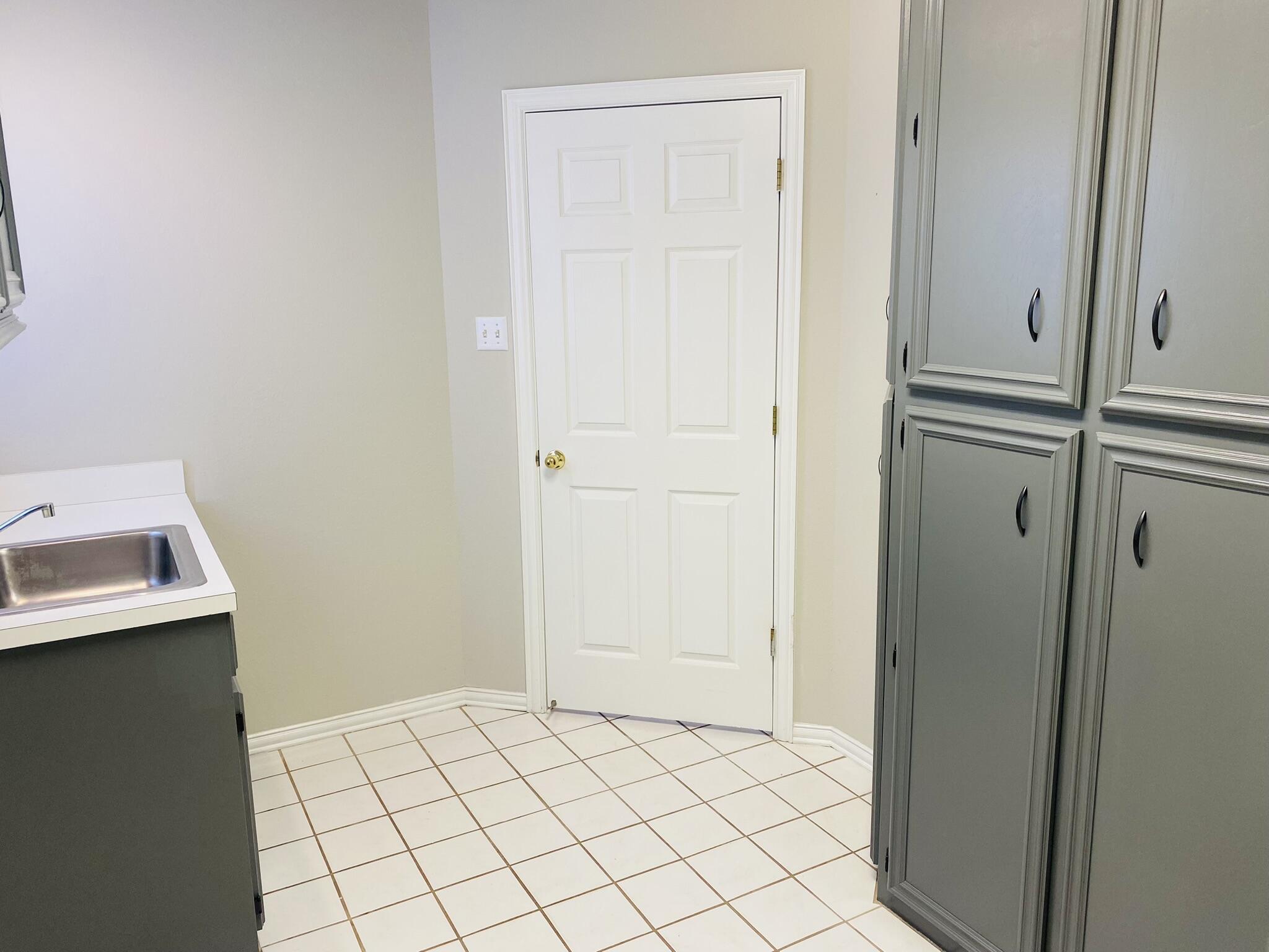 6022 78th Street Lubbock, TX 79424 - Photo 9 of 27 IMG_2891