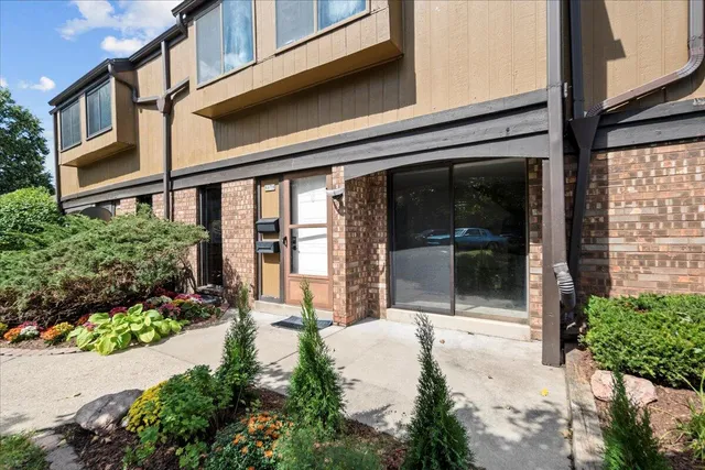 $125,900 | 8678 North Servite Drive, Milwaukee, WI 53223