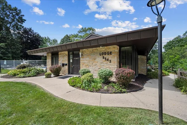 $125,900 | 8678 North Servite Drive, Milwaukee, WI 53223