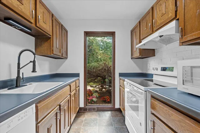 $125,900 | 8678 North Servite Drive, Milwaukee, WI 53223