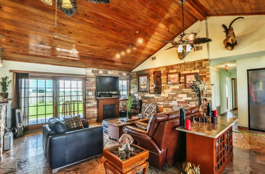 12338 Zamanek Road Needville, TX 77461 - Photo 13 of 32