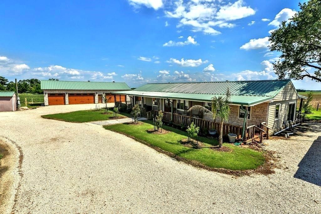 12338 Zamanek Road Needville, TX 77461 - Photo 3 of 32