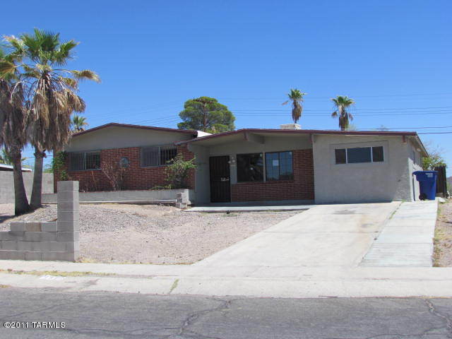 1802 West Merlin Road Tucson, AZ 85713 - Photo 1 of 15