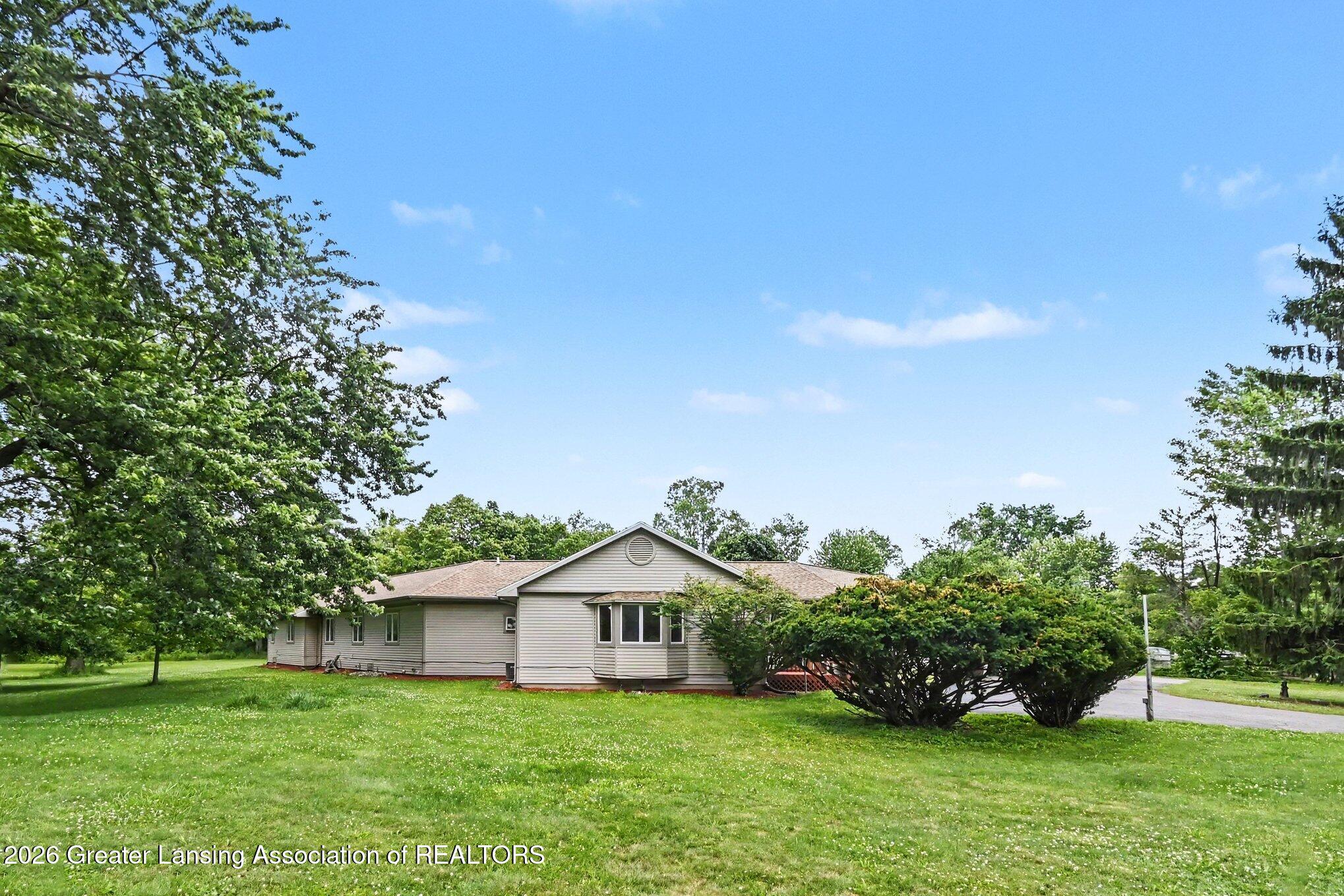 12092 Rupp Road Grand Ledge, MI 48837 - Photo 19 of 23 018_file_6177