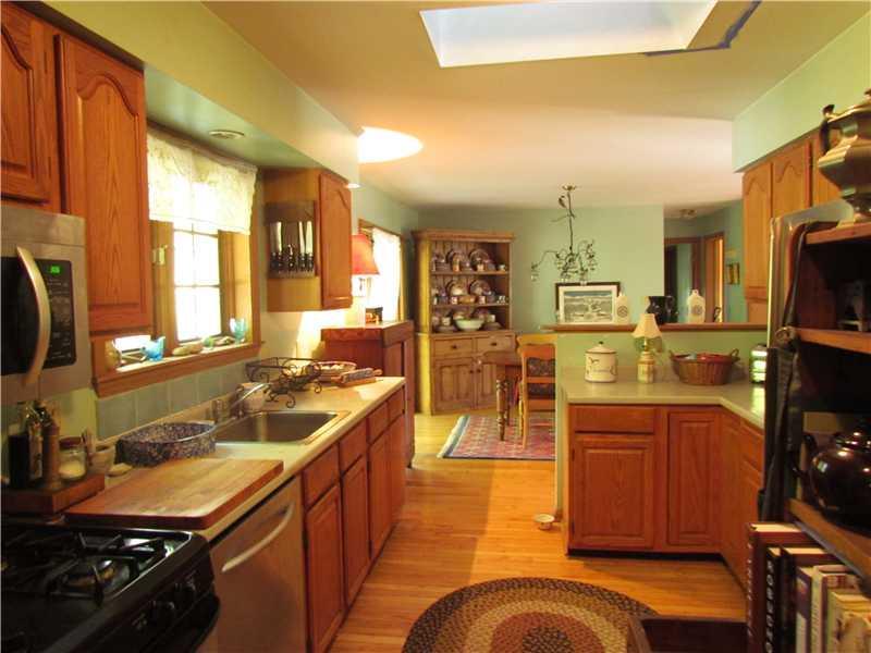 5 Boulder Road Portland, ME 04108 - Photo 3 of 13 Kitchen.
