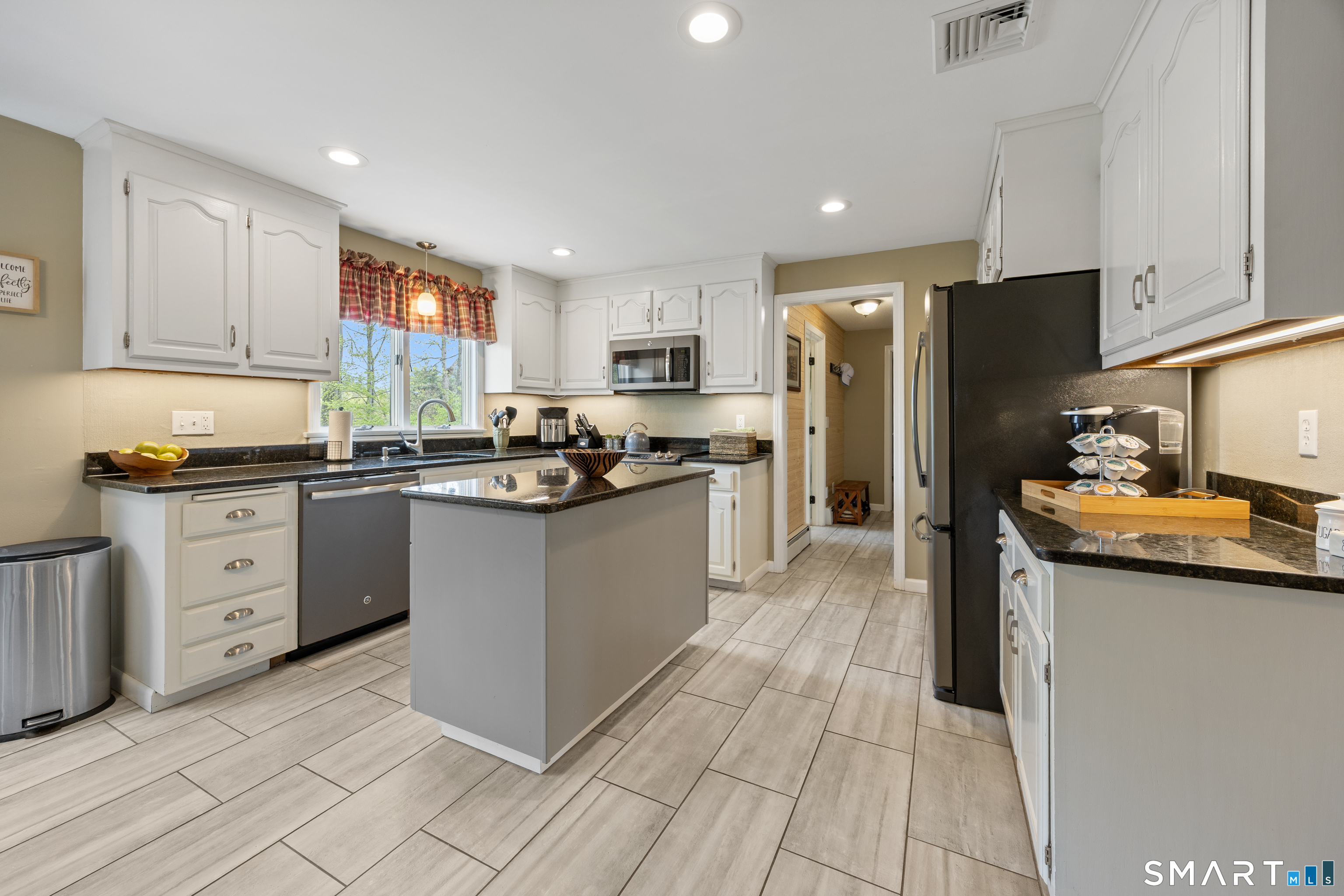 24 Concetta Lane Bristol, CT 06010 - Photo 4 of 40