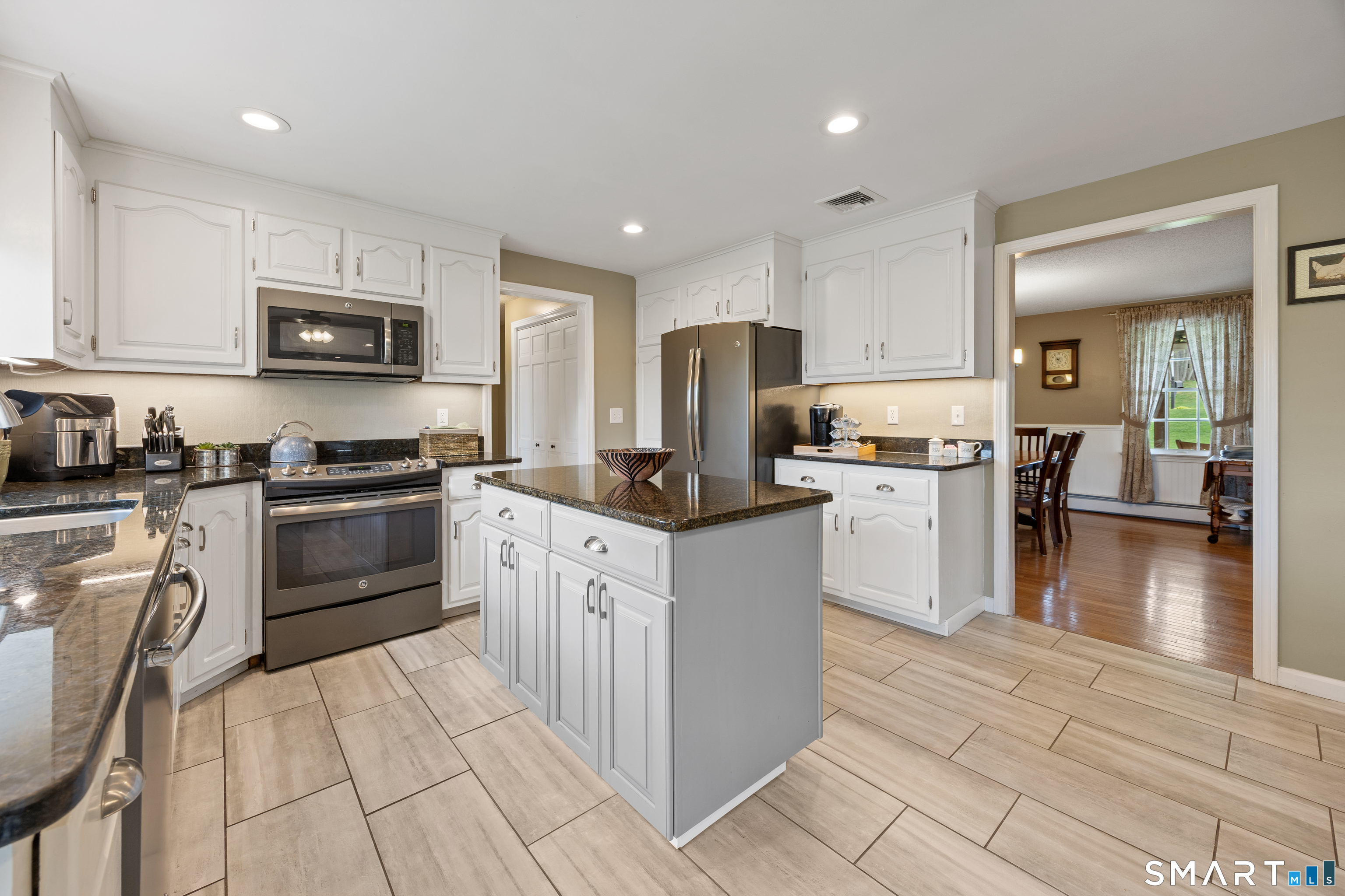 24 Concetta Lane Bristol, CT 06010 - Photo 5 of 40
