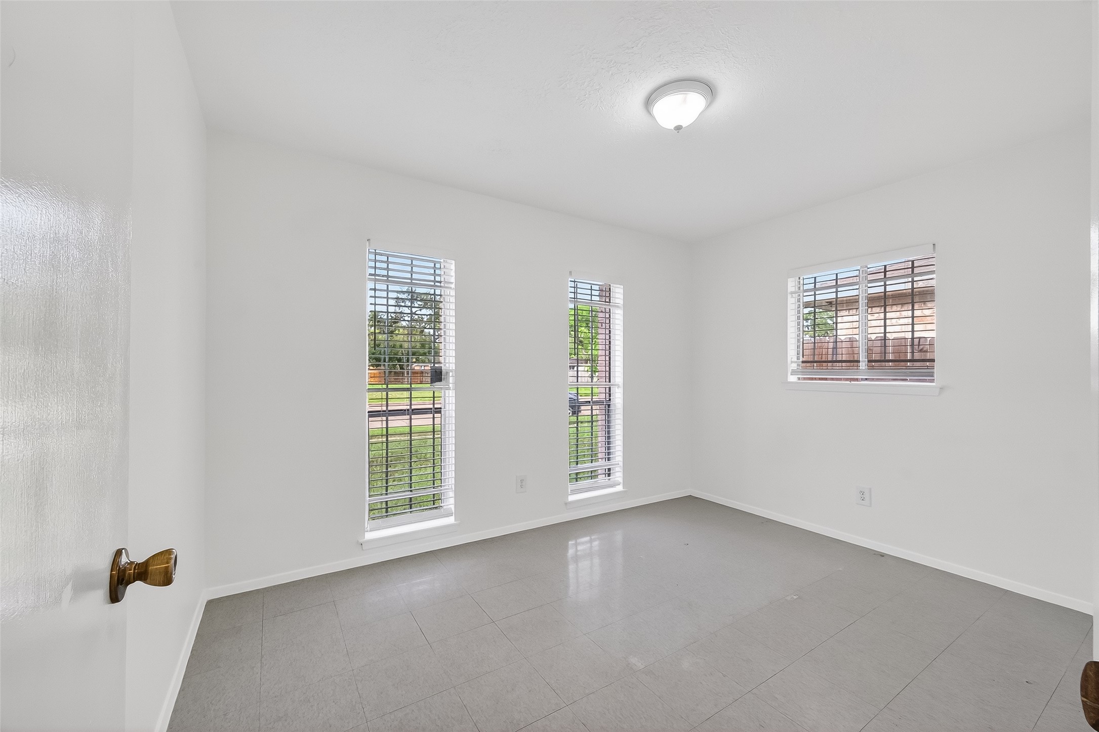 15022 Chipman Ln. Houston, TX 77060 - Photo 23 of 40 Bedroom 2