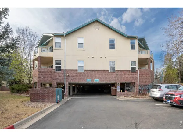 a house view with a outdoor space