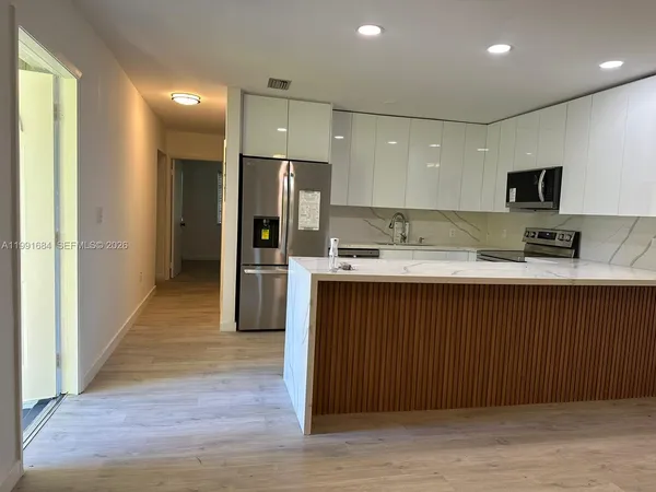 $4,500 | 3755 Oak Avenue, Miami, FL 33133