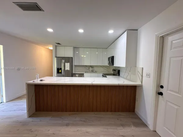 $4,500 | 3755 Oak Avenue, Miami, FL 33133