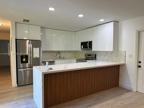 $4,500 | 3755 Oak Avenue, Miami, FL 33133
