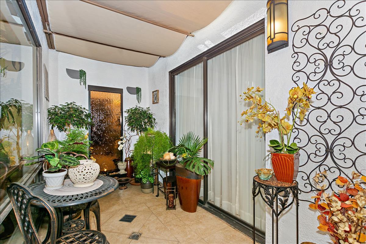 25 Leon Way Rancho Mirage, CA 92270 - Photo 12 of 34 Sun Room (2)