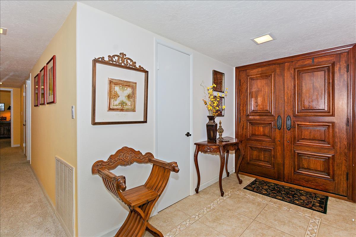 25 Leon Way Rancho Mirage, CA 92270 - Photo 13 of 34 Foyer