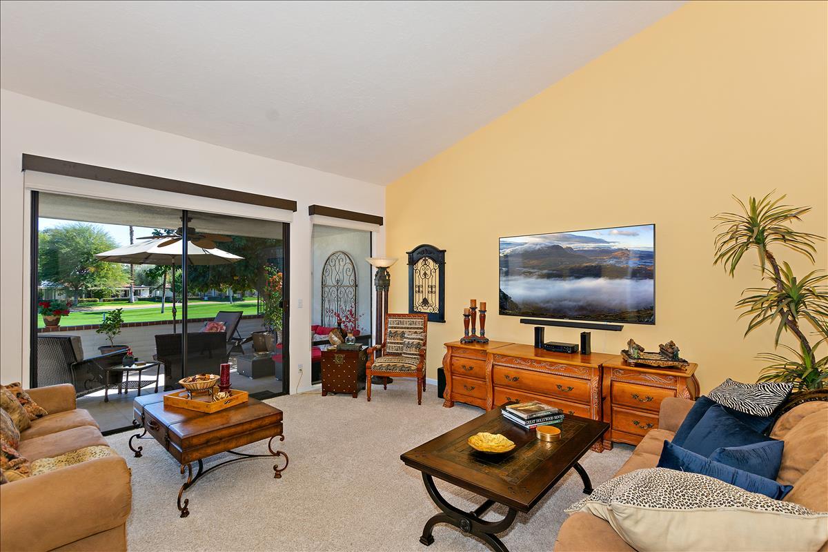 25 Leon Way Rancho Mirage, CA 92270 - Photo 3 of 34 Living Room