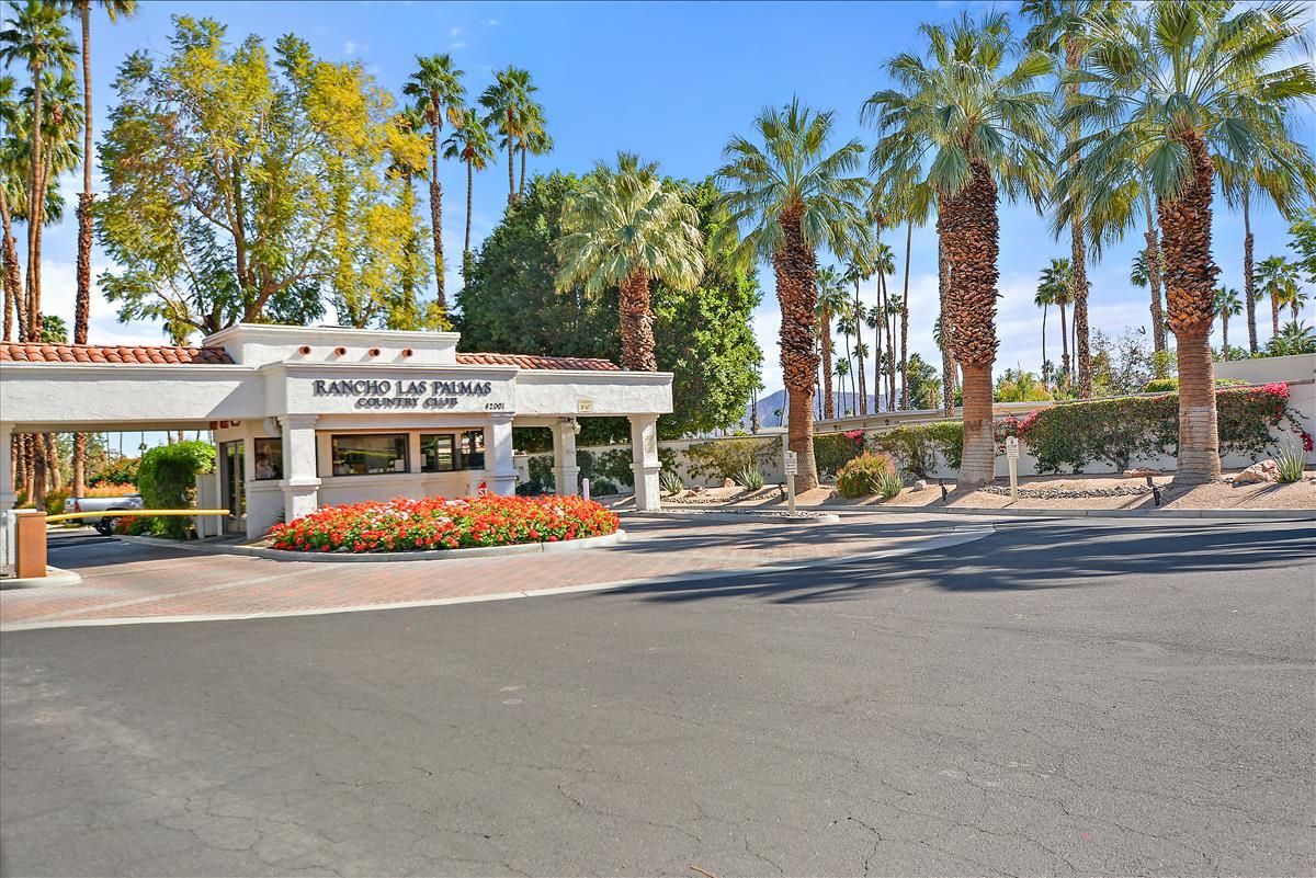 25 Leon Way Rancho Mirage, CA 92270 - Photo 32 of 34 Community Entrance