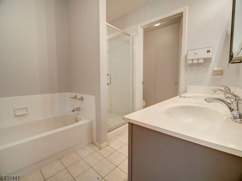 30 Pasture Court Ledgewood, NJ 07852 - Photo 16 of 24 a bathroom with a bathtub and a sink
