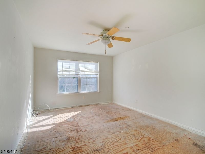 30 Pasture Court Ledgewood, NJ 07852 - Photo 22 of 24 an empty room with windows and fan