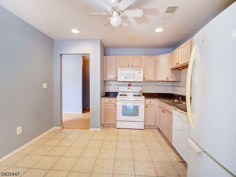 30 Pasture Court Ledgewood, NJ 07852 - Photo 6 of 24 a kitchen with a stove a sink and a refrigerator