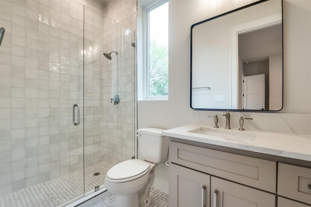 250 East Dallas Road, Unit 121 Grapevine, TX 76051 - Photo 20 of 34 a bathroom with a sink toilet and shower