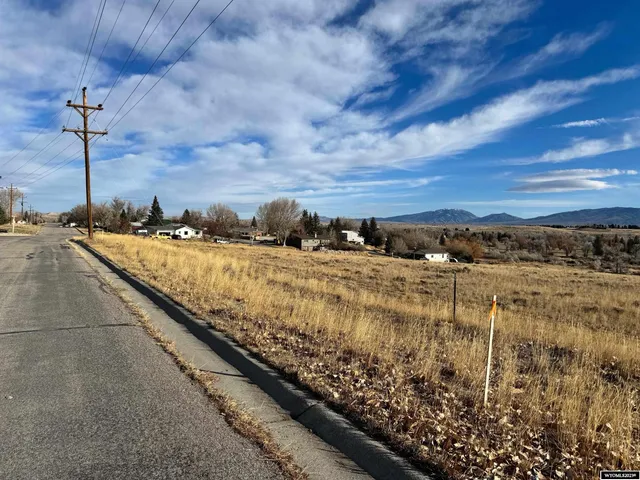 $365,000 | 1605 South Veterans Street, Saratoga, WY 82331