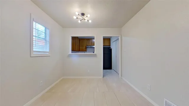 $1,550 | 502 West Norwood Circle, Arlington, TX 76013