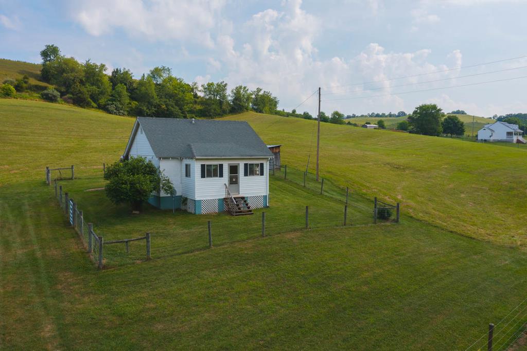 595 Stillwell Road Draper, VA 24324 - Photo 1 of 39 Gallery Image 1