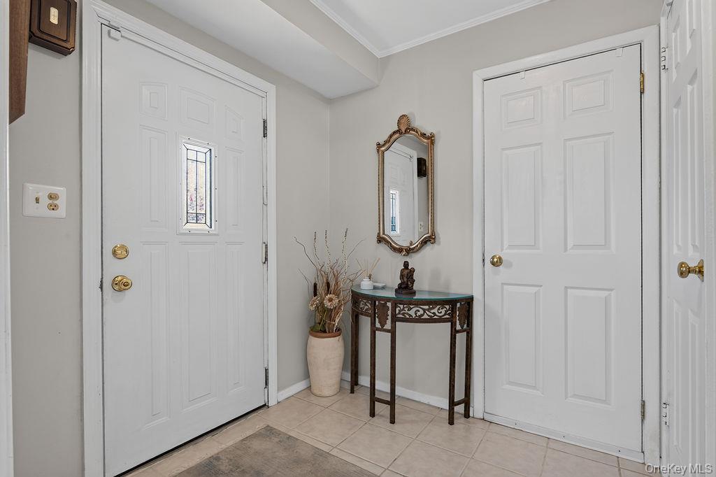 11 Oakridge Road White Plains, NY 10607 - Photo 4 of 34