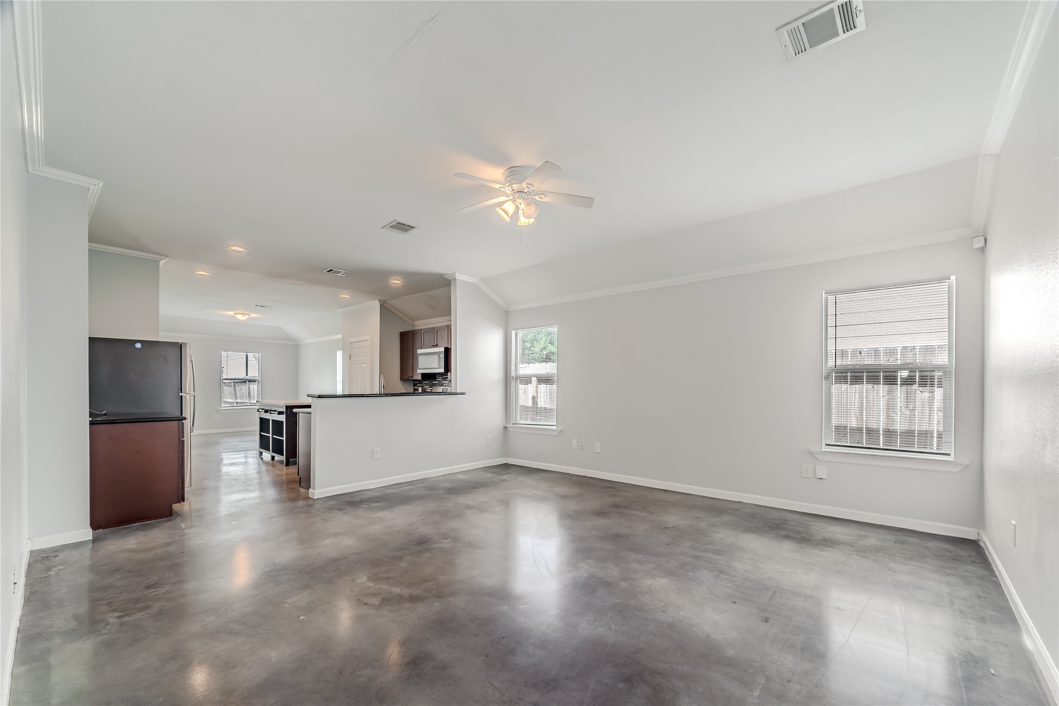 834 Elkhart Street Houston, TX 77091 - Photo 11 of 37 Family Room open to the kitchen