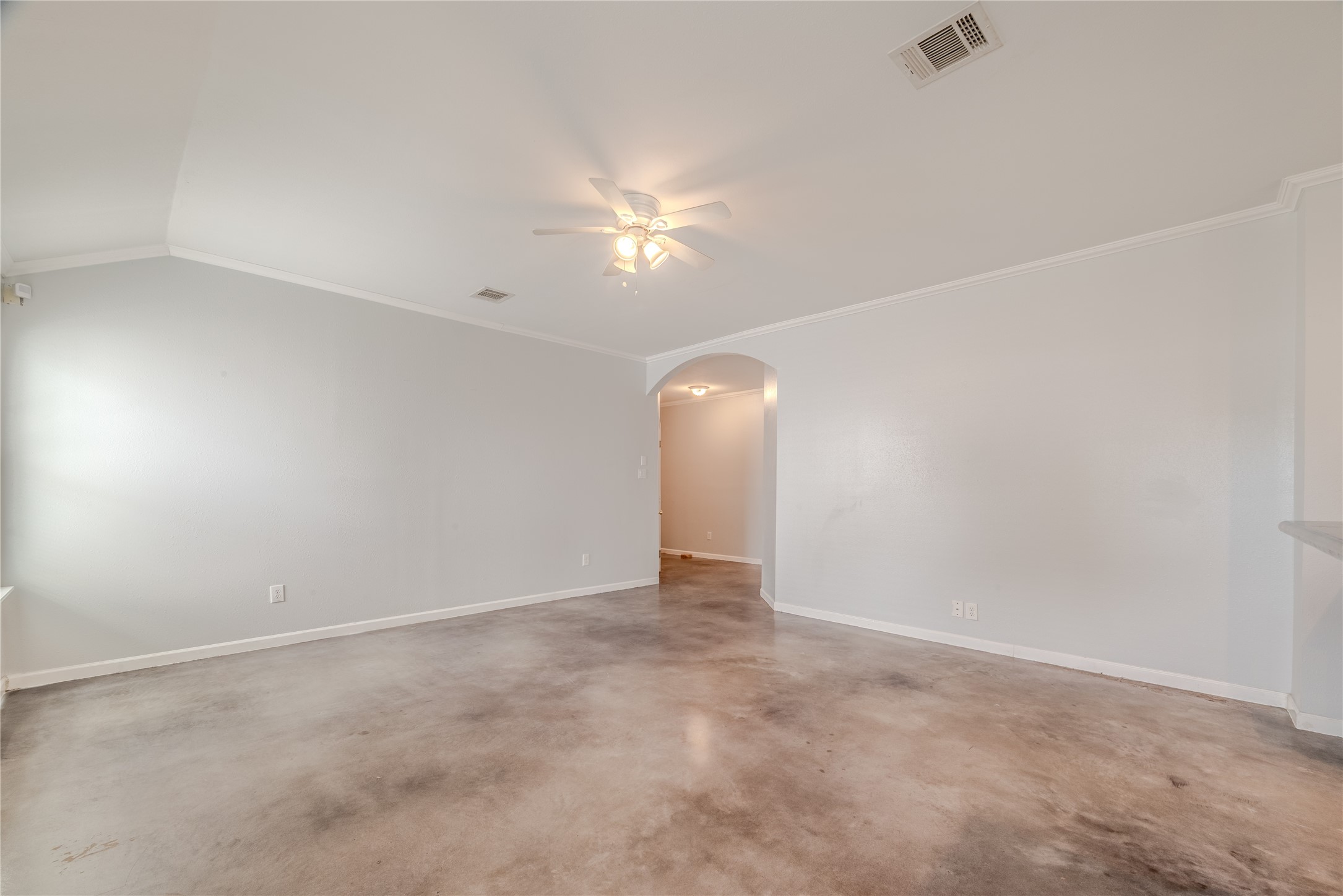 834 Elkhart Street Houston, TX 77091 - Photo 13 of 37 Family room looking towards the entry way
