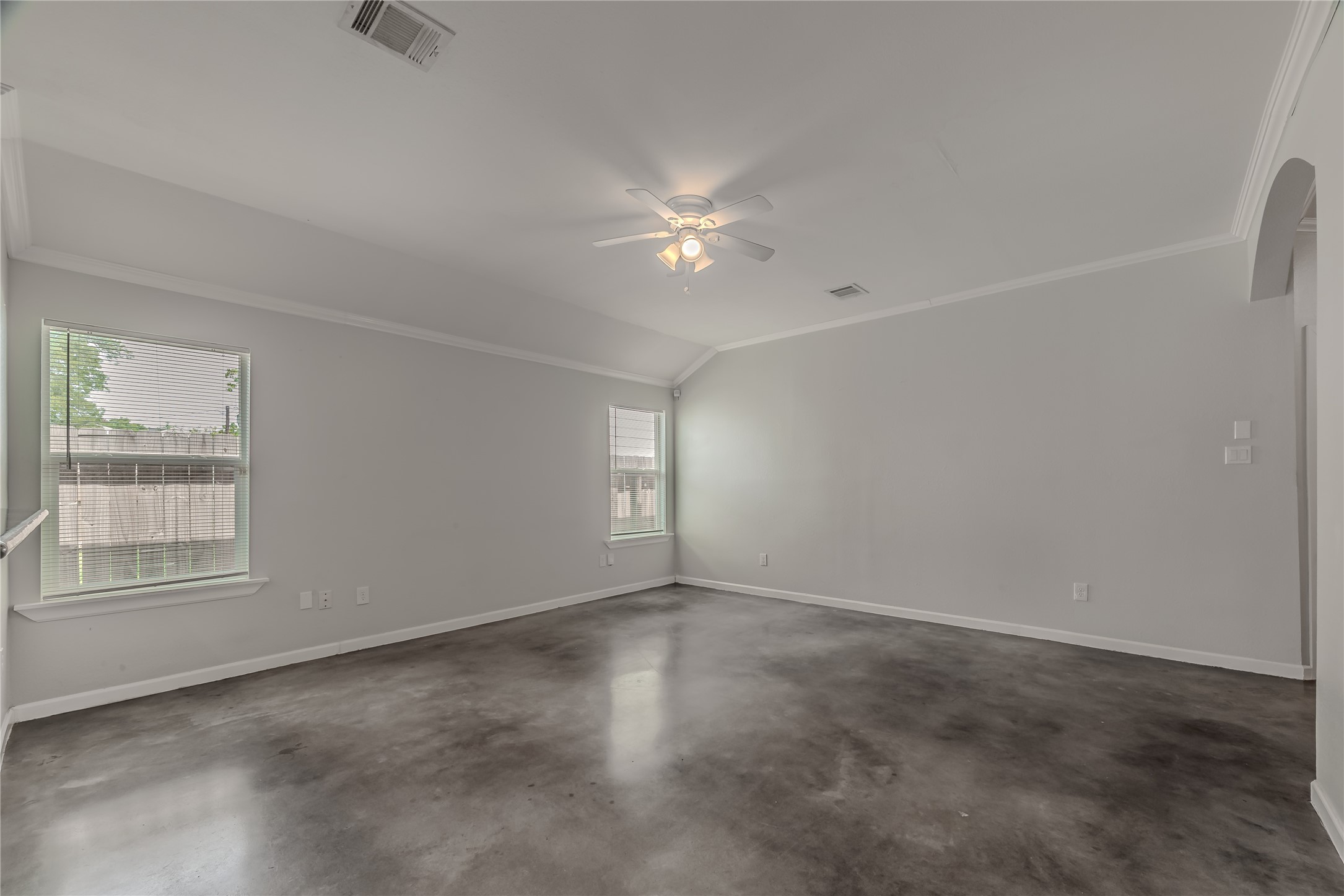 834 Elkhart Street Houston, TX 77091 - Photo 14 of 37 Family room