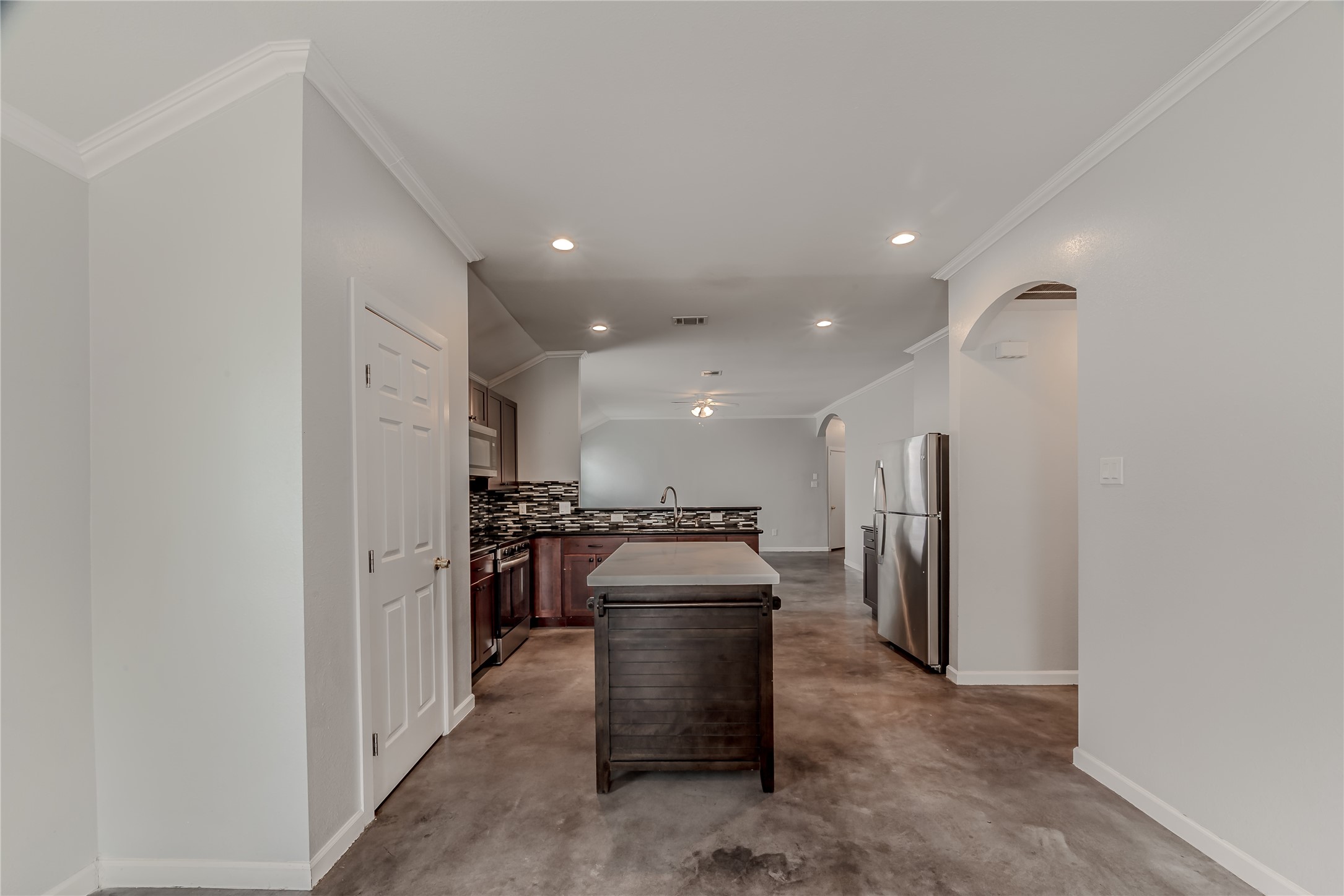 834 Elkhart Street Houston, TX 77091 - Photo 17 of 37 View from the dinning room