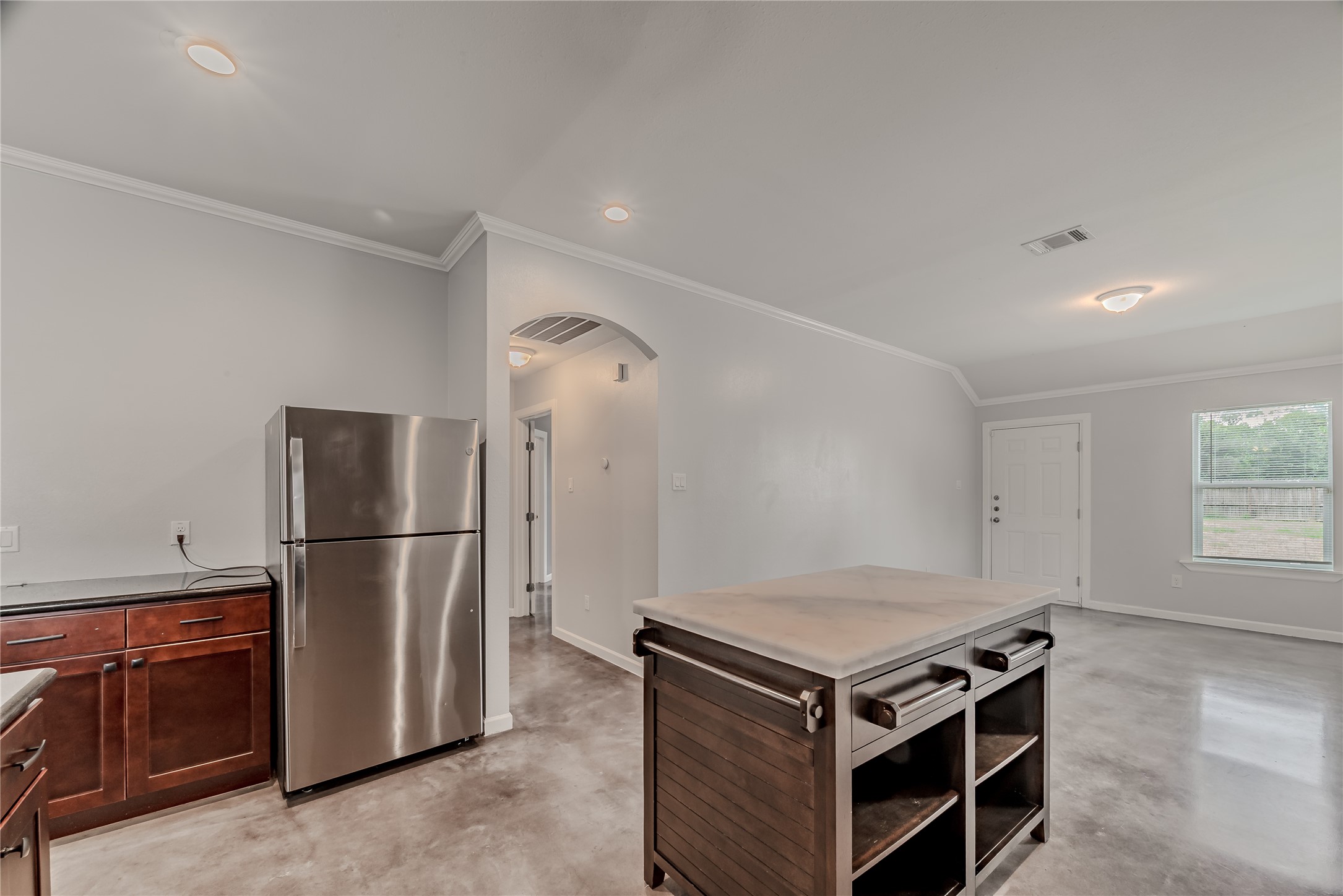 834 Elkhart Street Houston, TX 77091 - Photo 20 of 37 Small kitchen island and refrigerator
