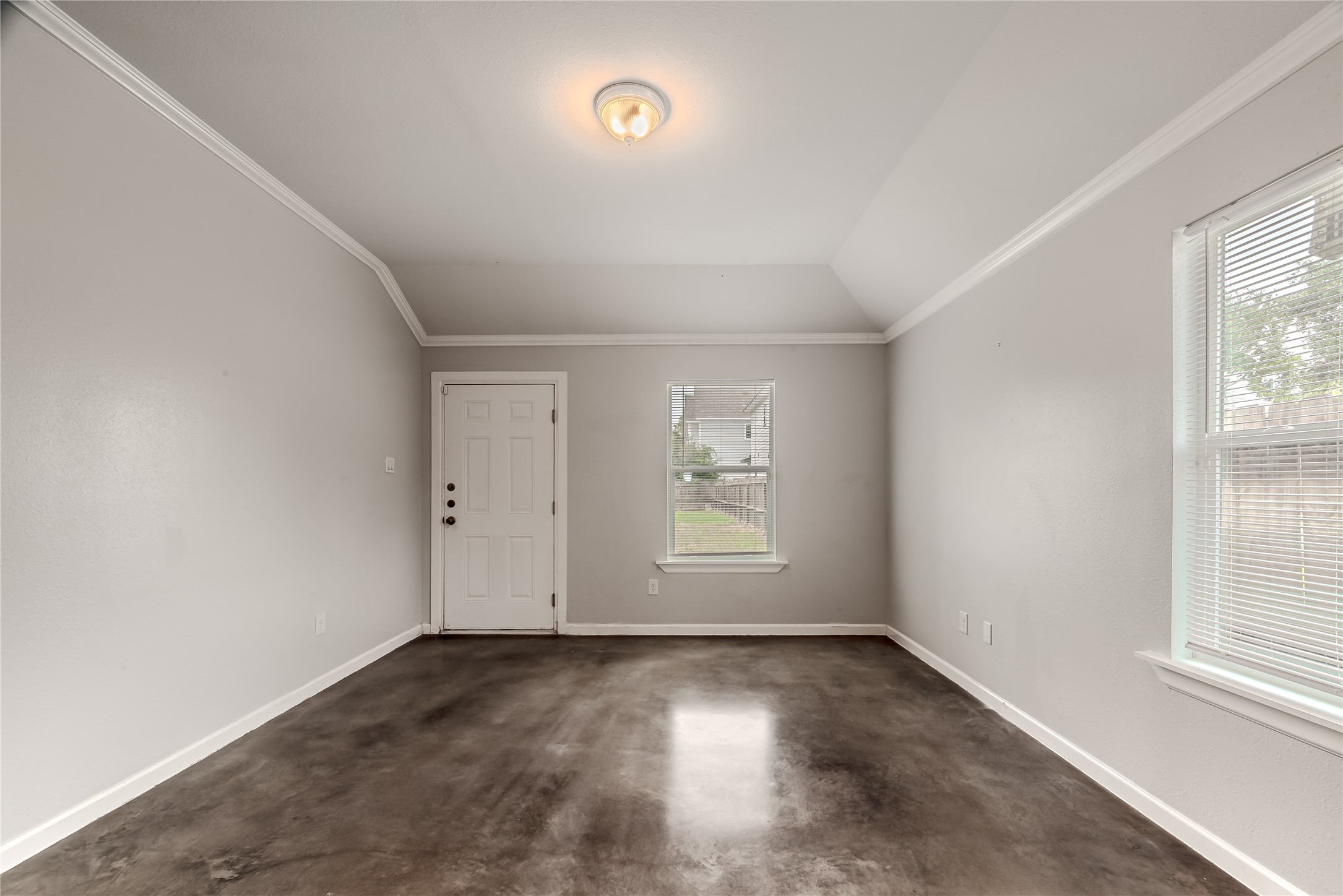 834 Elkhart Street Houston, TX 77091 - Photo 22 of 37 Dinning room