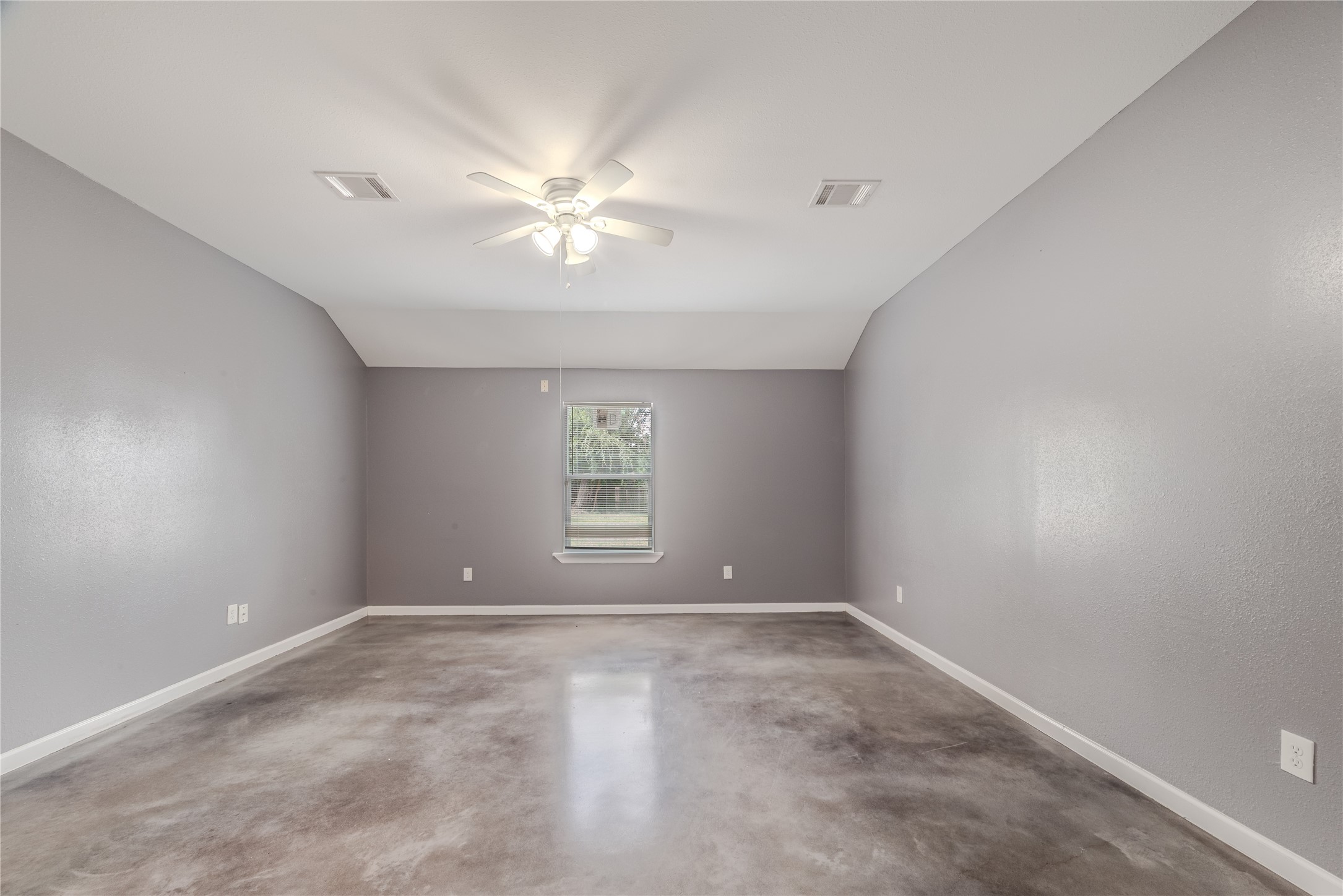 834 Elkhart Street Houston, TX 77091 - Photo 25 of 37 Master bedroom
