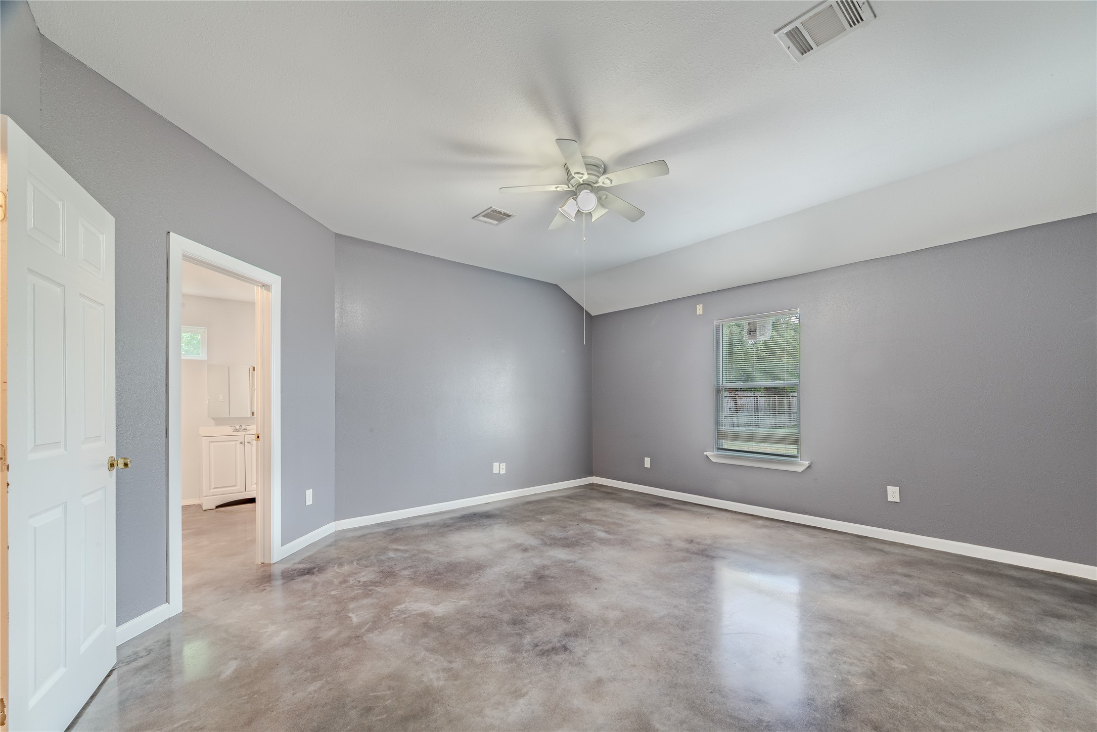 834 Elkhart Street Houston, TX 77091 - Photo 27 of 37 Master bedroom view towards the master bathroom