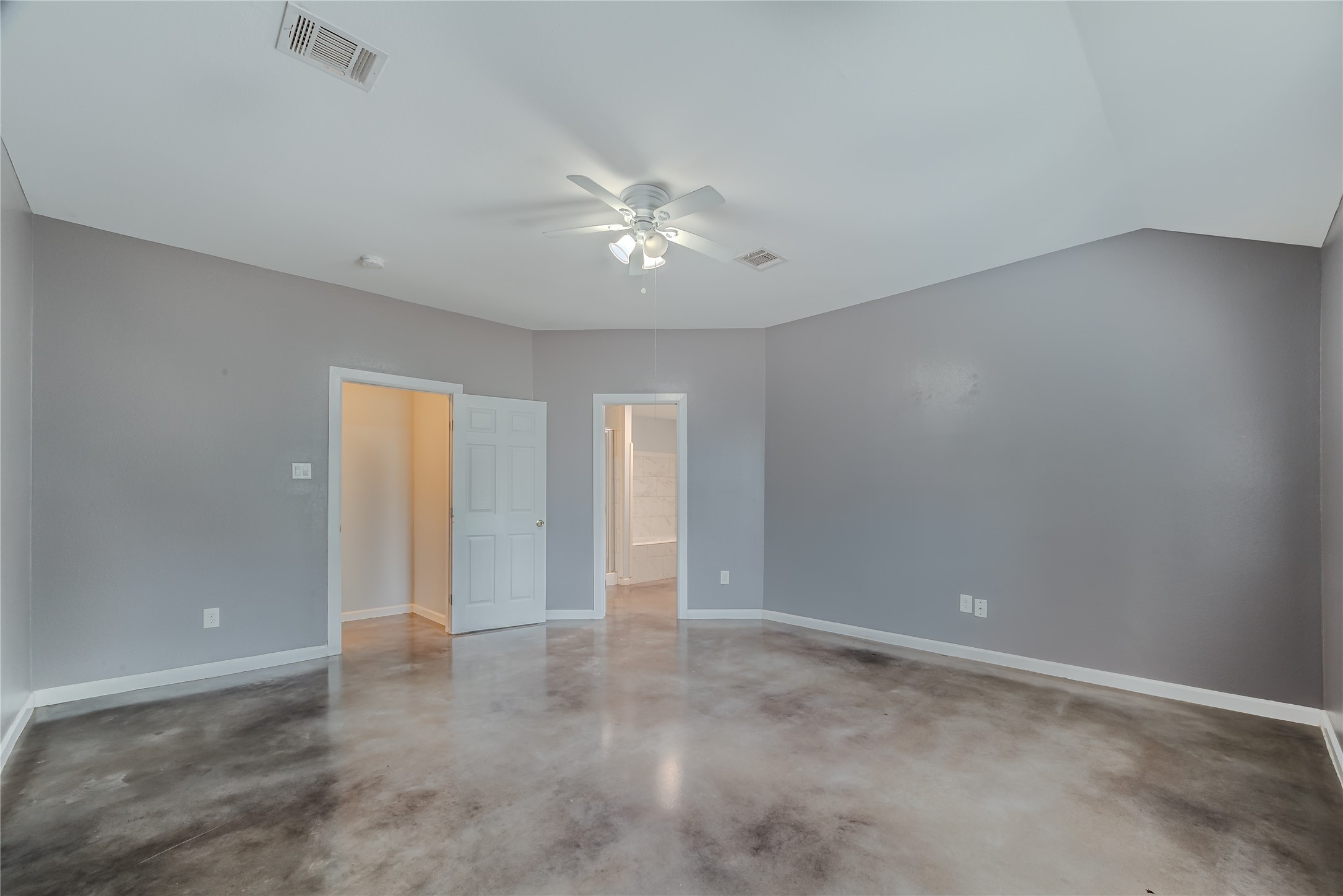 834 Elkhart Street Houston, TX 77091 - Photo 28 of 37 Master bedroom