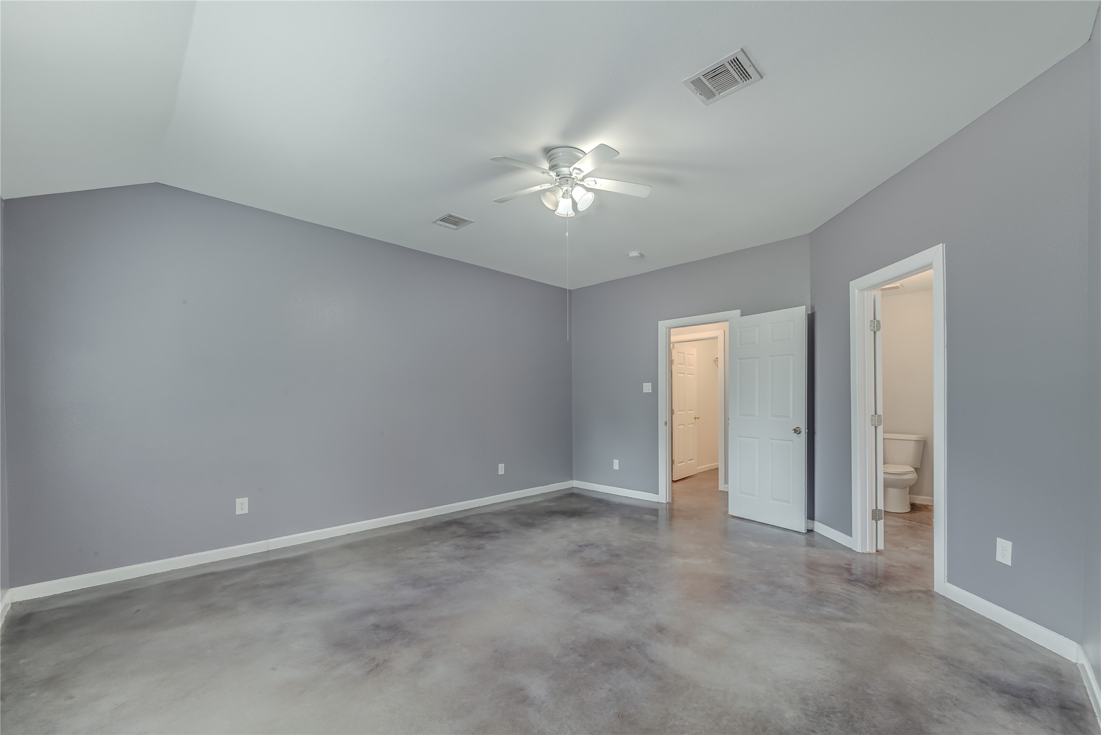 834 Elkhart Street Houston, TX 77091 - Photo 29 of 37 Master bedroom