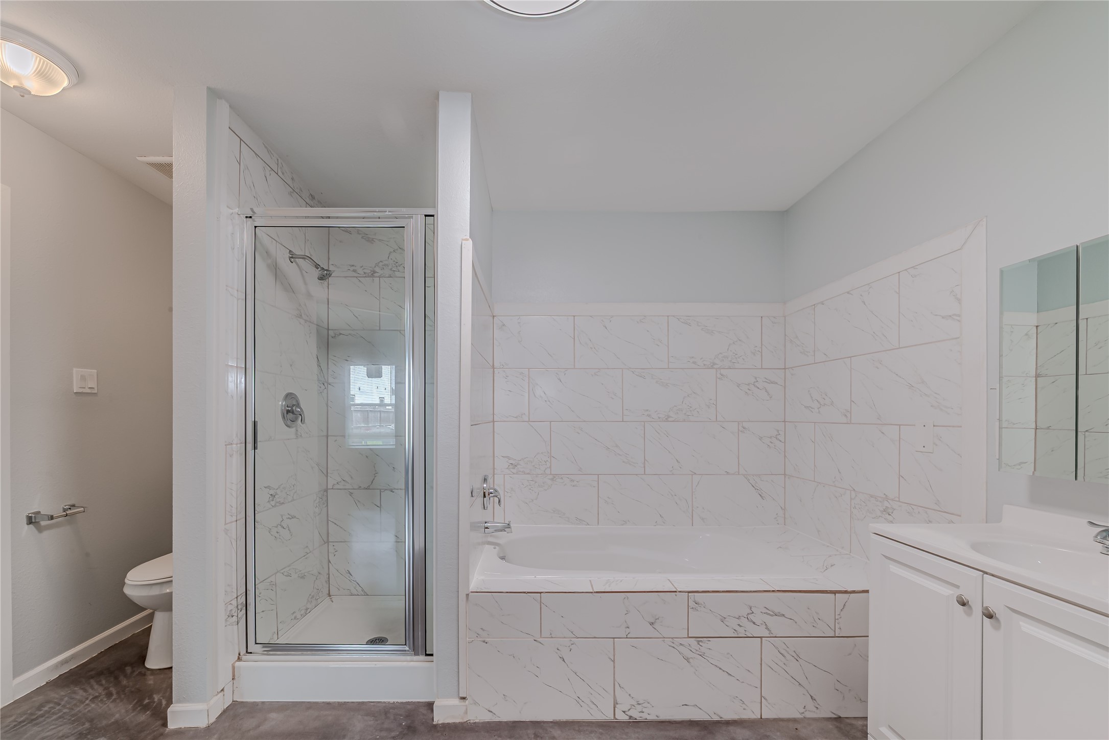 834 Elkhart Street Houston, TX 77091 - Photo 31 of 37 Master bathroom